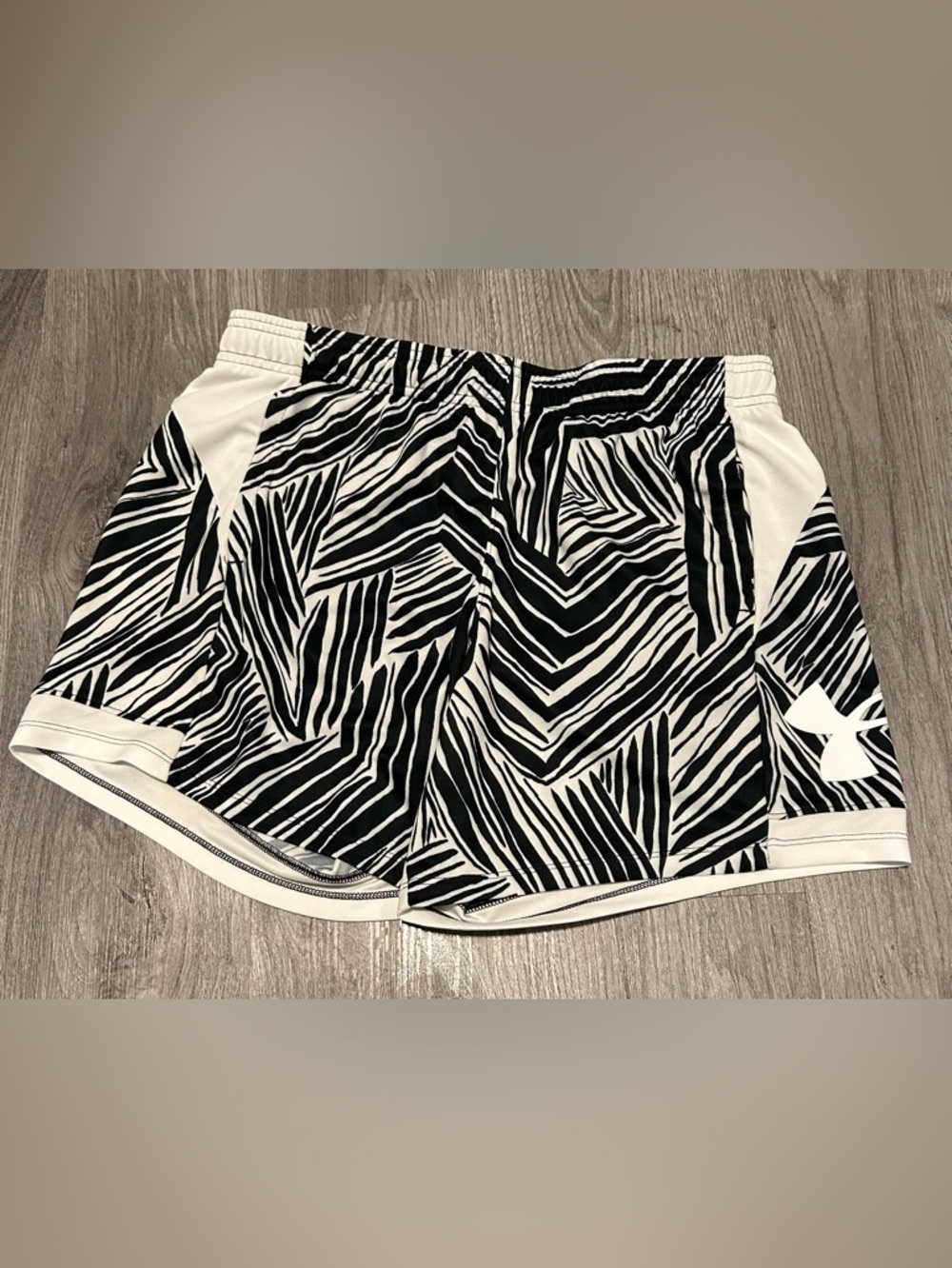 Under Armour L Women’s Black and White Zebra-Print Running Shorts